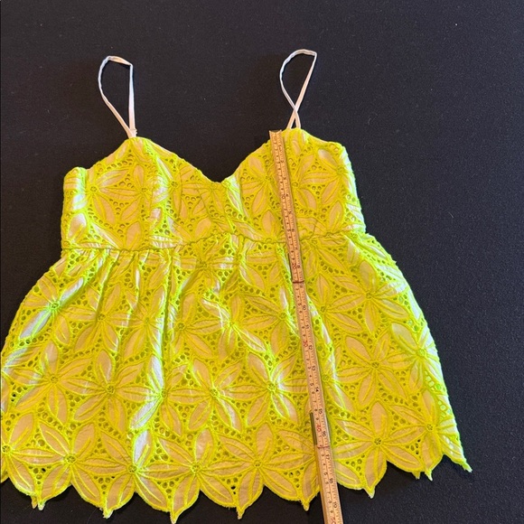 Lilly Pulitzer Neon Green Lace top. Sz 4 - Picture 5 of 6